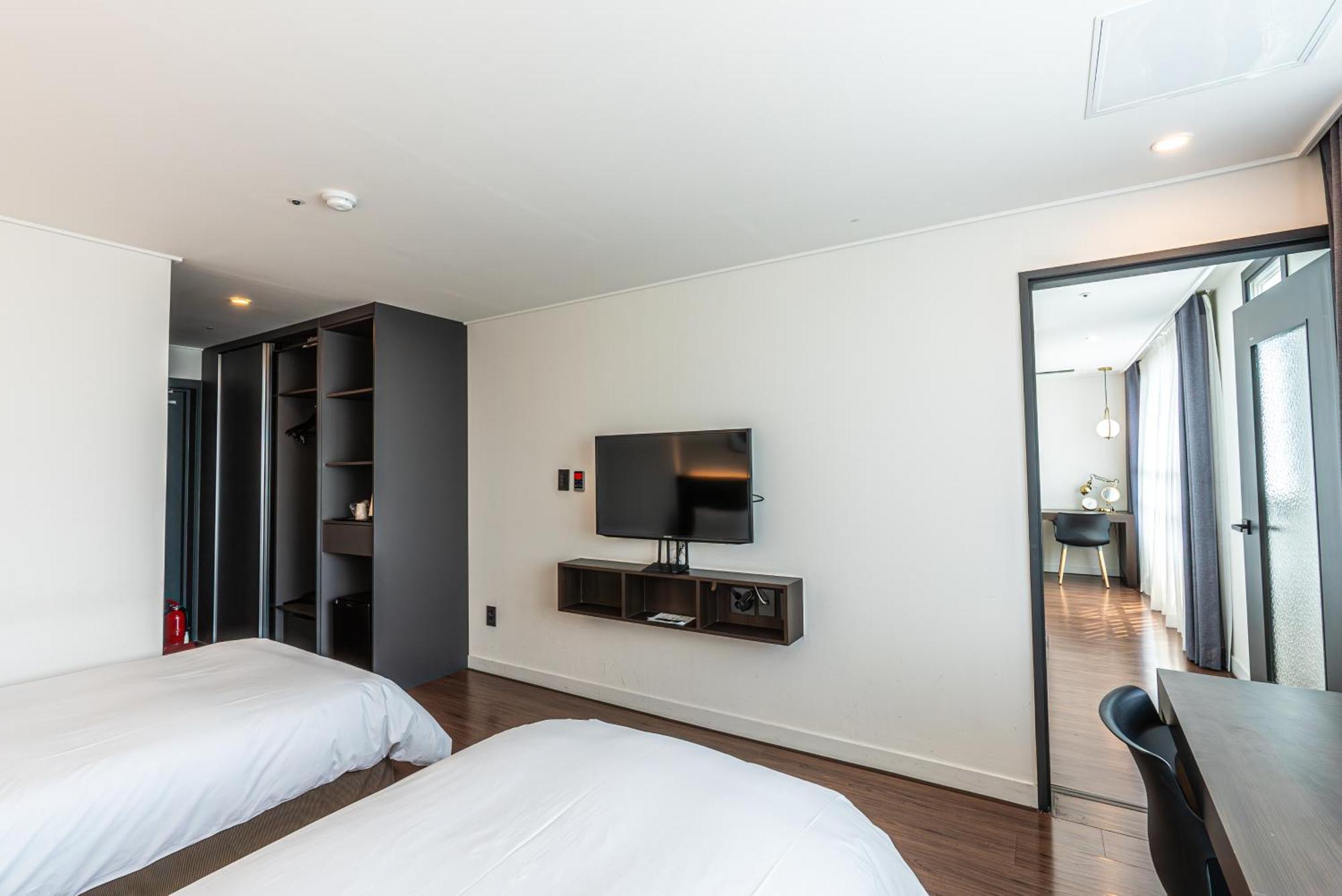 Hotel The Grang Jungmun 西归浦市 外观 照片